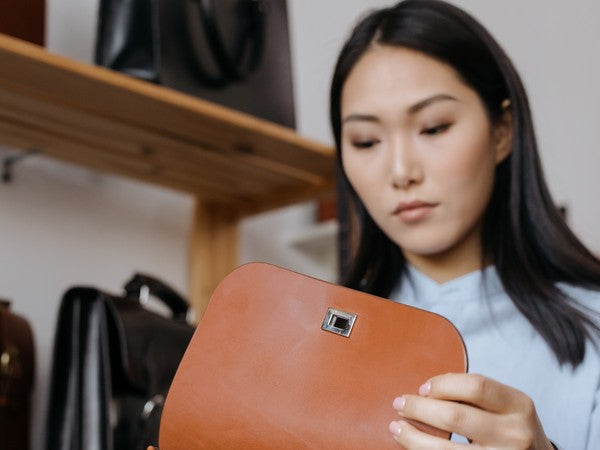 5 Tips to Picking the Perfect Leather Purse for Everyday Use